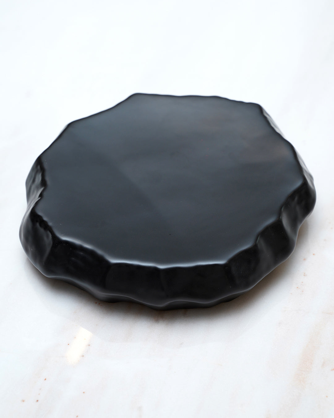 Stone-shaped Flat Plate (BLK/WHT)
